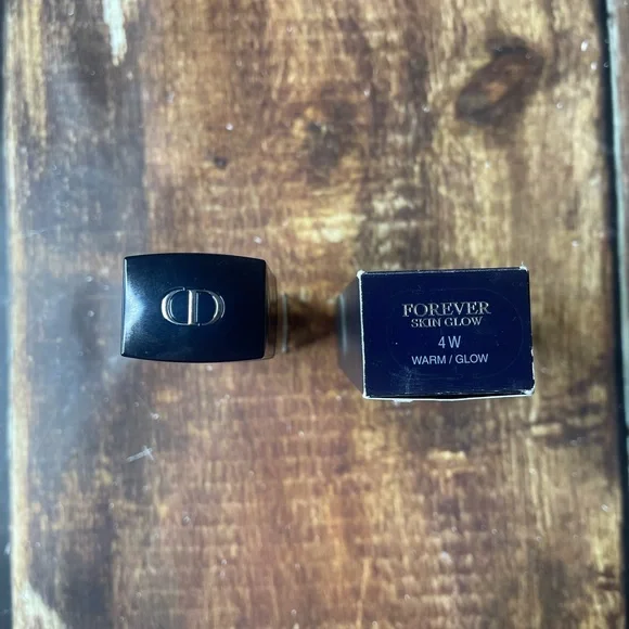 Dior Forever skin glow foundation. Shade 4W. - Picture 5 of 6